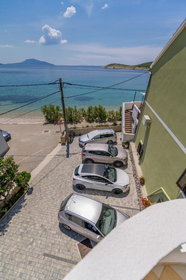 Apartmani Noris Martinšćica エクステリア 写真